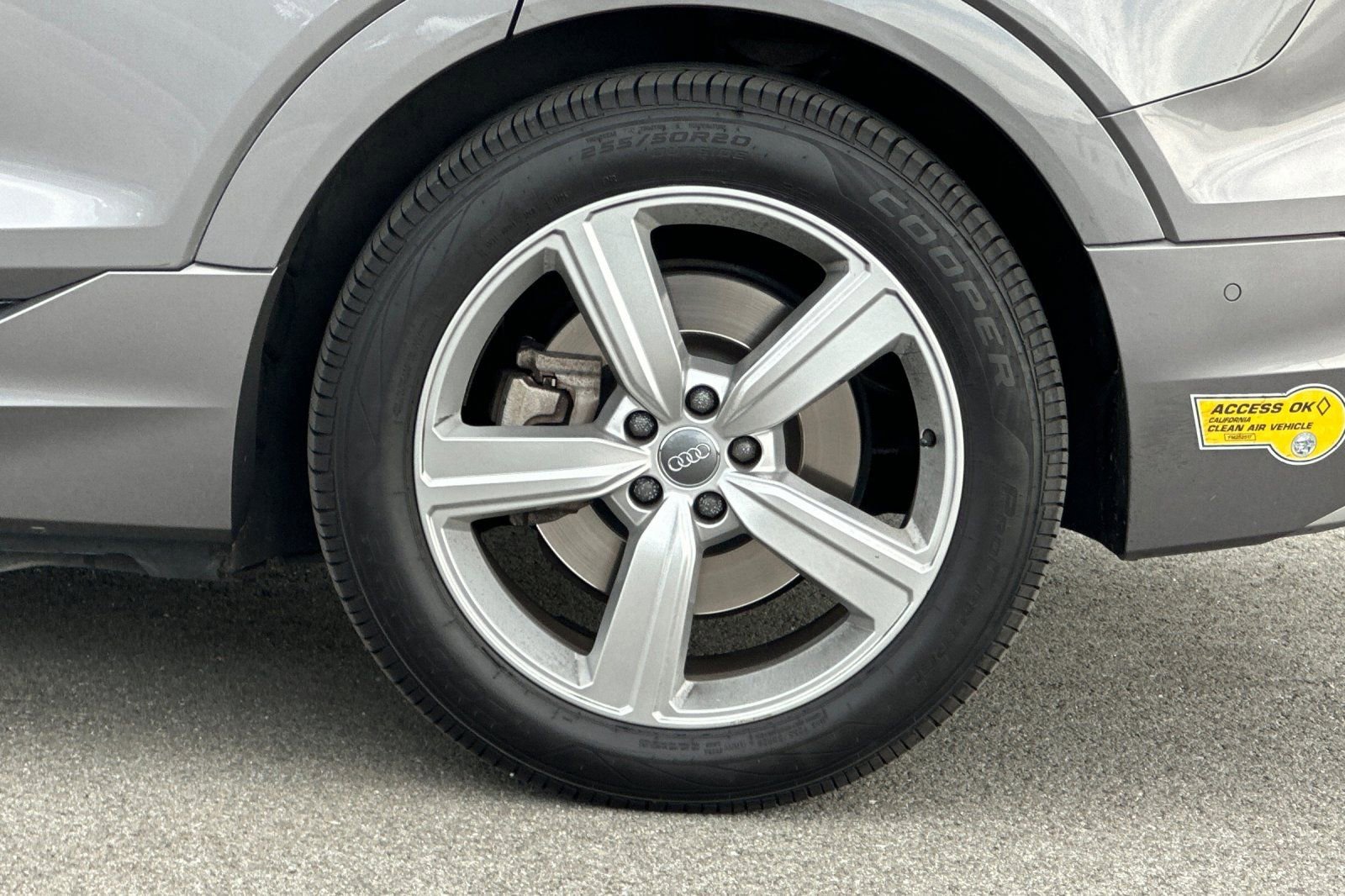 Used 2019 Audi e-tron Premium Plus w/ Cold Weather Package image 35