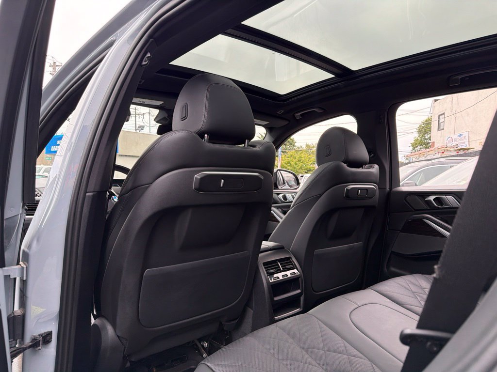 Used 2024 BMW X5 xDrive40i w/ M Sport Package AWD/4WD image 28