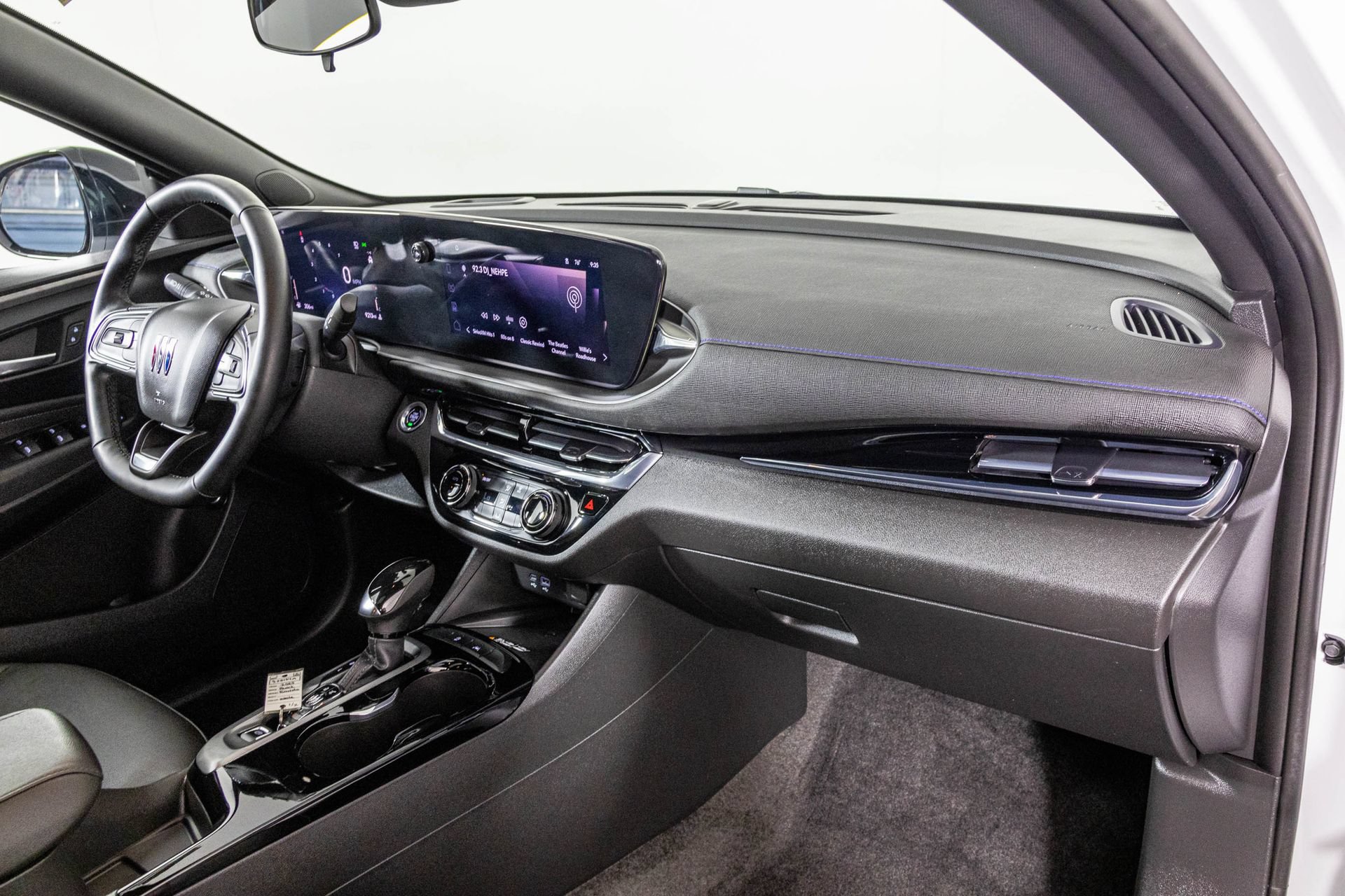 Used 2025 Buick Envista Sport Touring w/ Convenience I Package FWD image 49