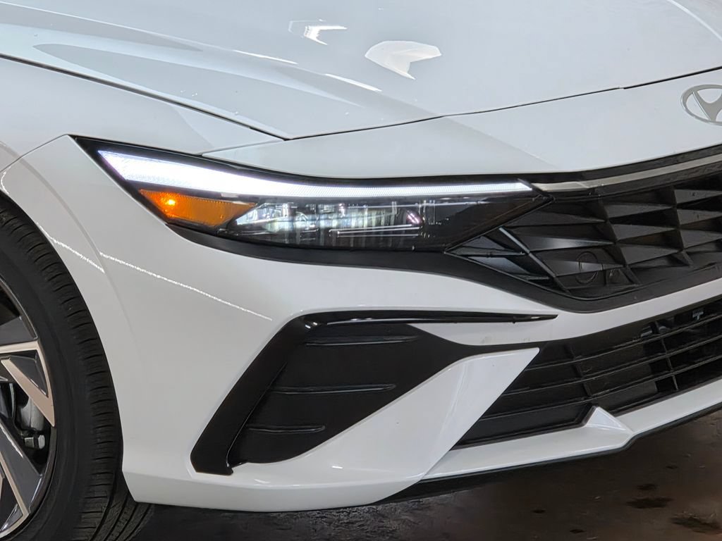 New 2026 Hyundai Elantra Limited FWD image 9