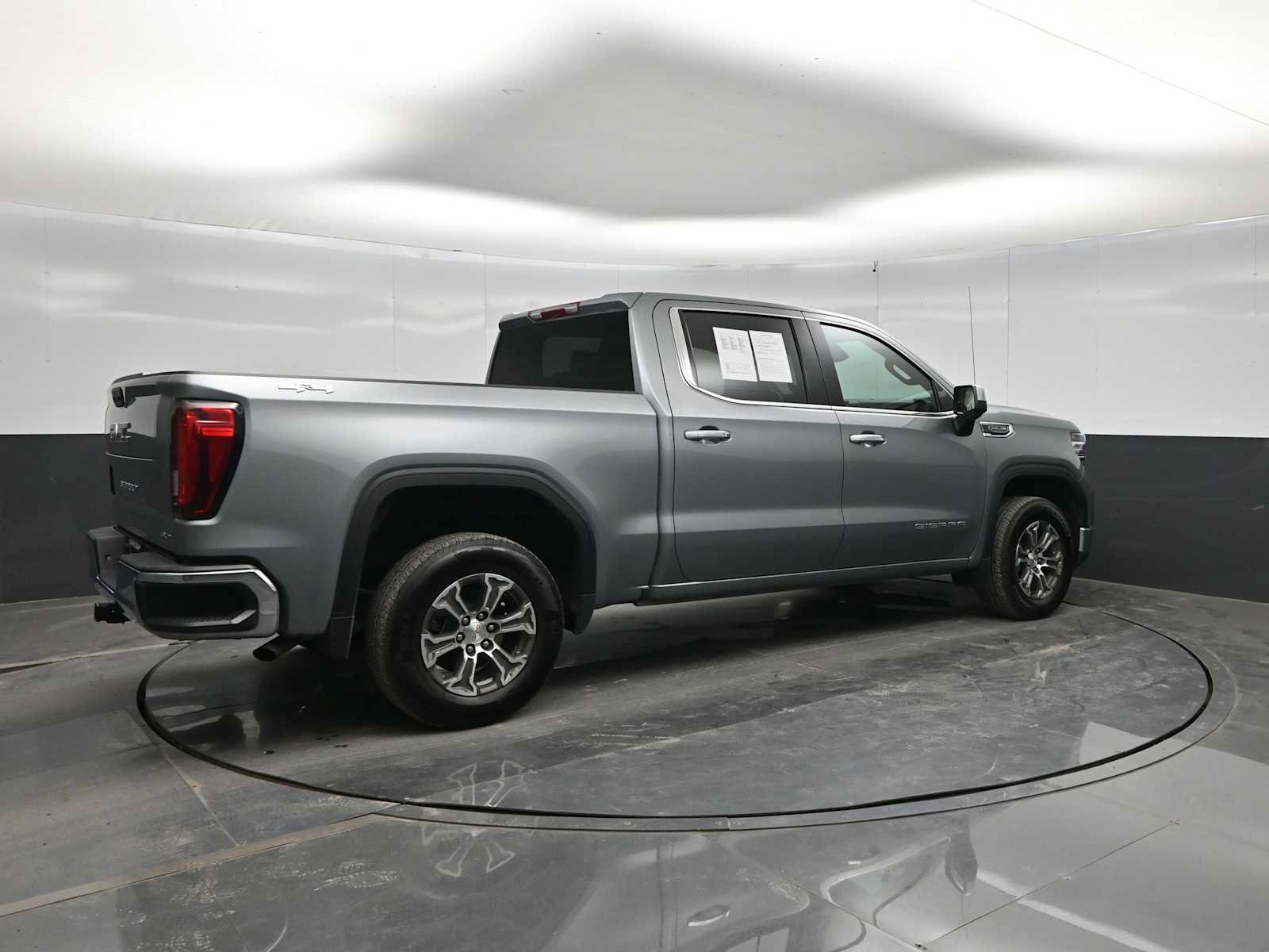 Used 2026 GMC Sierra 1500 SLT AWD/4WD image 8
