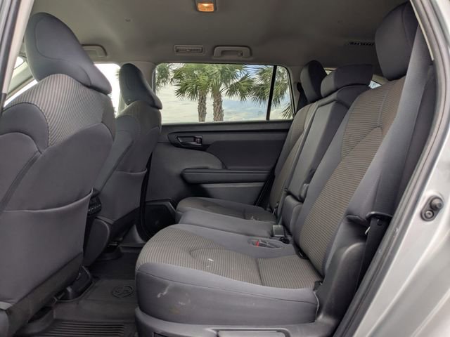 Used 2023 Toyota Highlander LE AWD/4WD image 14