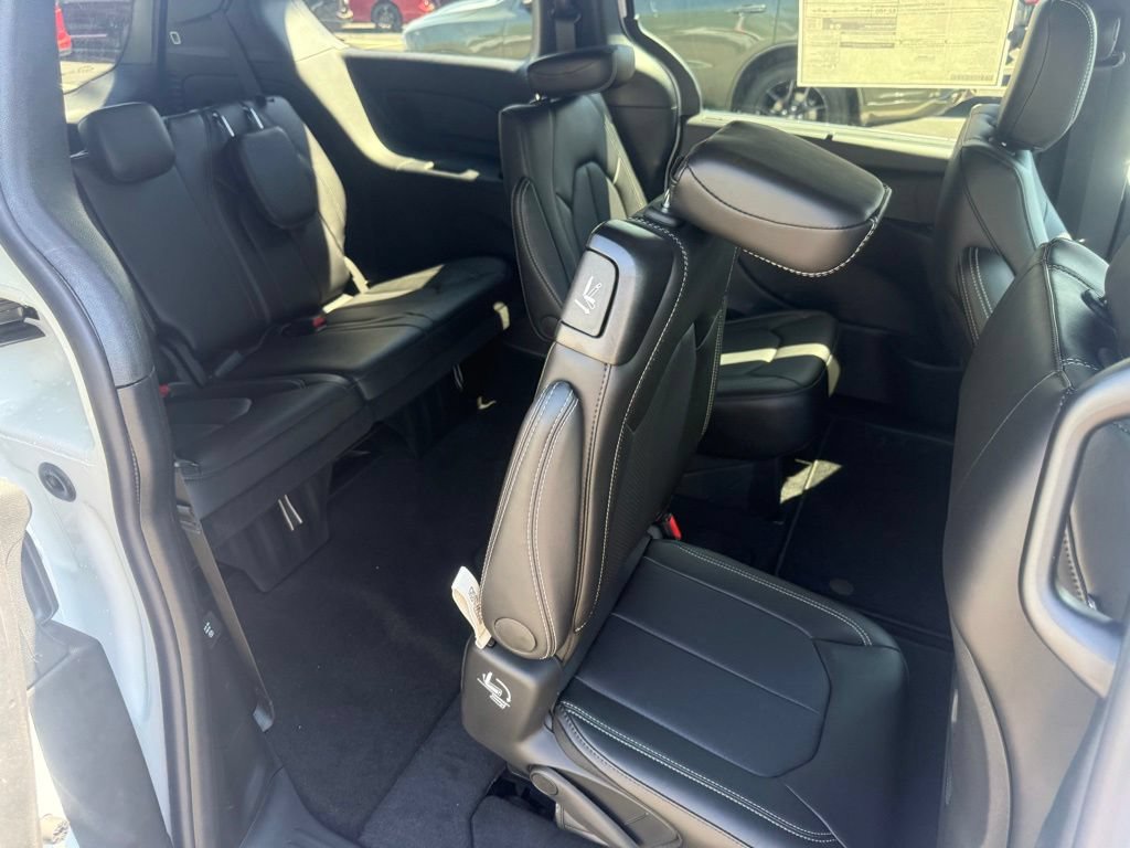 New 2027 Chrysler Pacifica Select w/ Family Tech Group FWD image 54