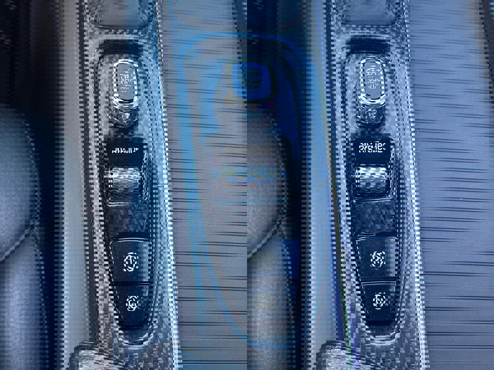 Used 2018 Volvo XC60 T5 Momentum w/ Convenience Package image 31