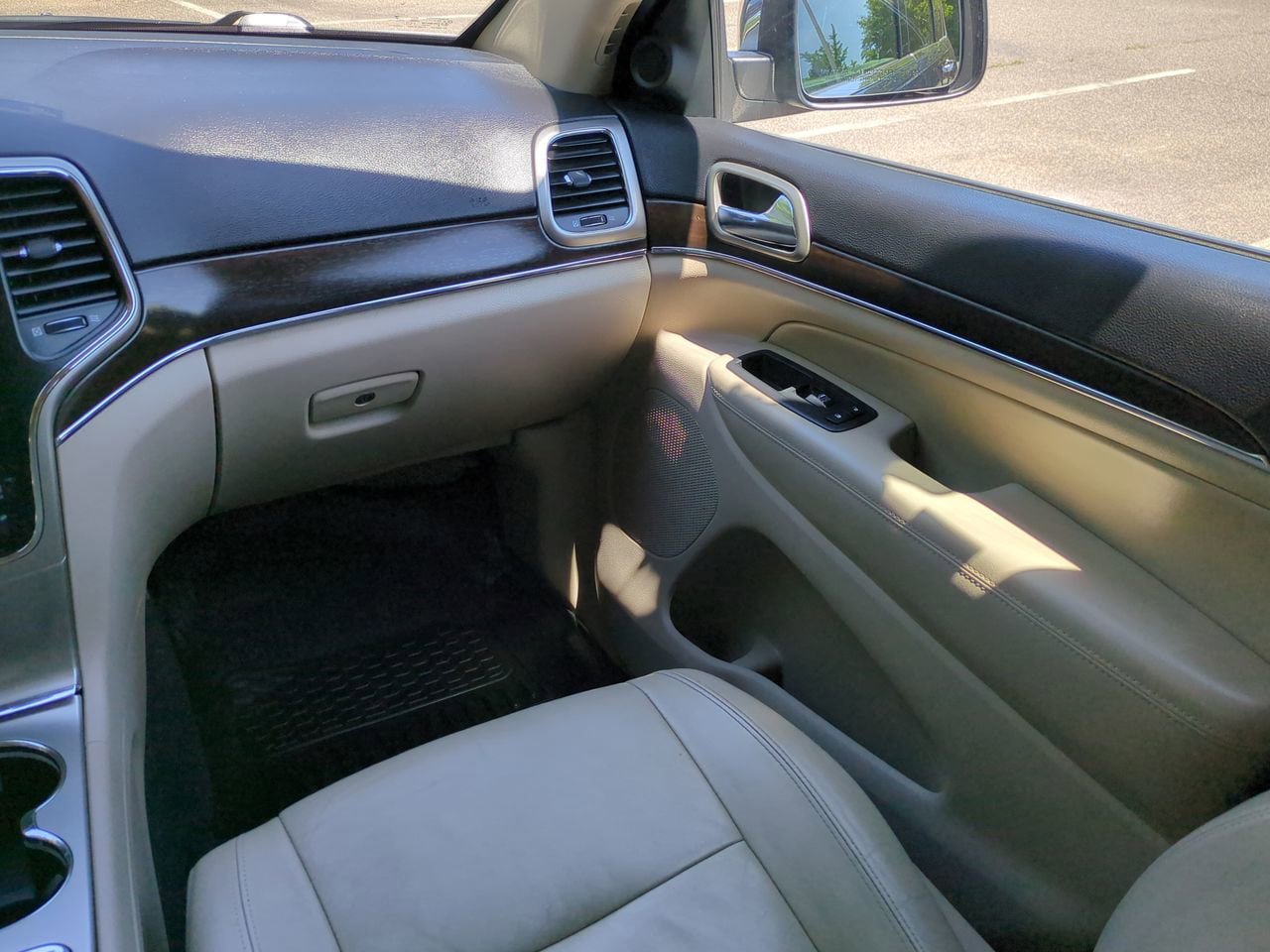 Used 2017 Jeep Grand Cherokee Limited AWD/4WD image 17
