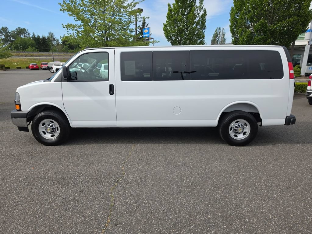 Certified 2025 Chevrolet Express 3500 LT w/ LT Preferred Equipment Group RWD image 3