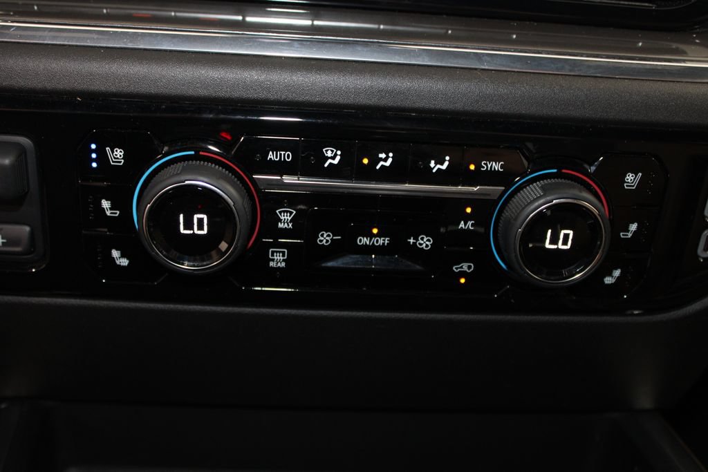 Used 2024 Chevrolet Silverado 1500 High Country w/ Technology Package AWD/4WD image 48