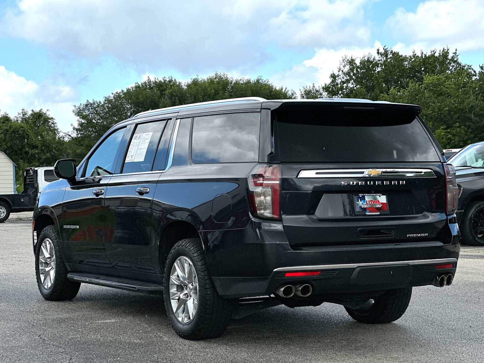 Used 2022 Chevrolet Suburban Premier AWD/4WD image 13