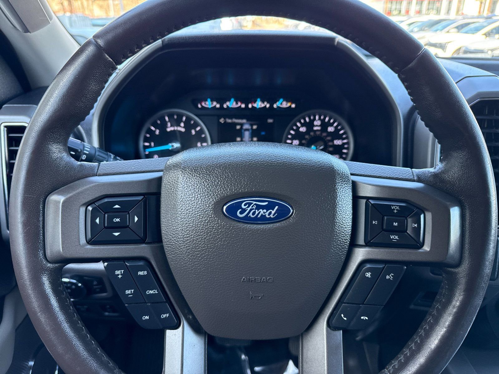 Used 2018 Ford Expedition XLT w/ Equipment Group 201A RWD image 23