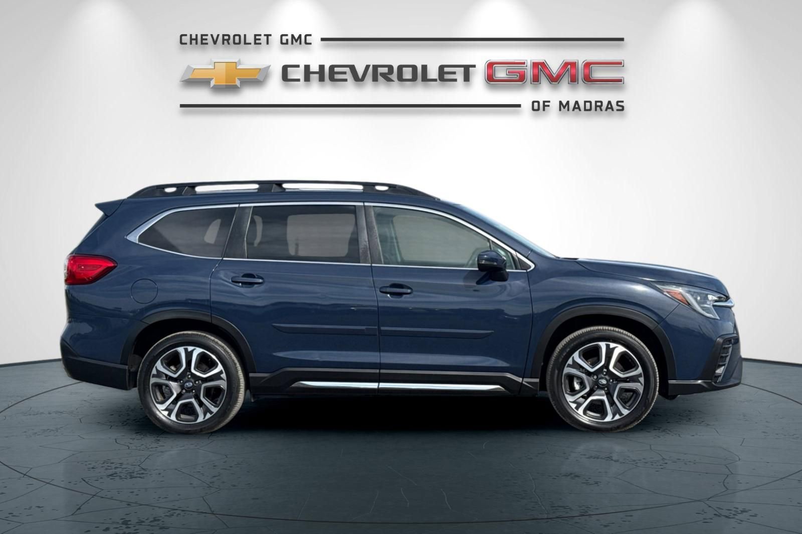 Used 2023 Subaru Ascent Limited AWD/4WD image 2