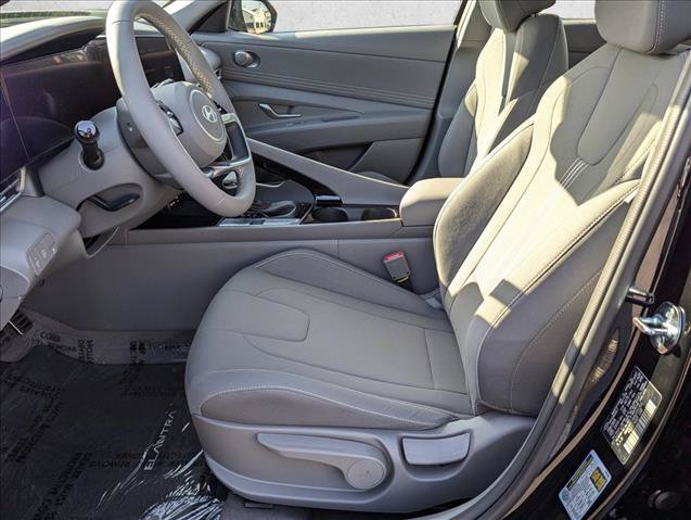 Certified 2025 Hyundai Elantra SEL FWD image 4
