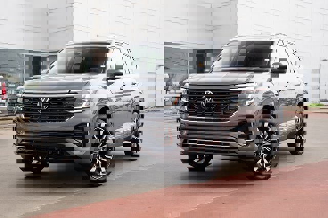 New 2025 Volkswagen Atlas SEL Premium R-Line image 2