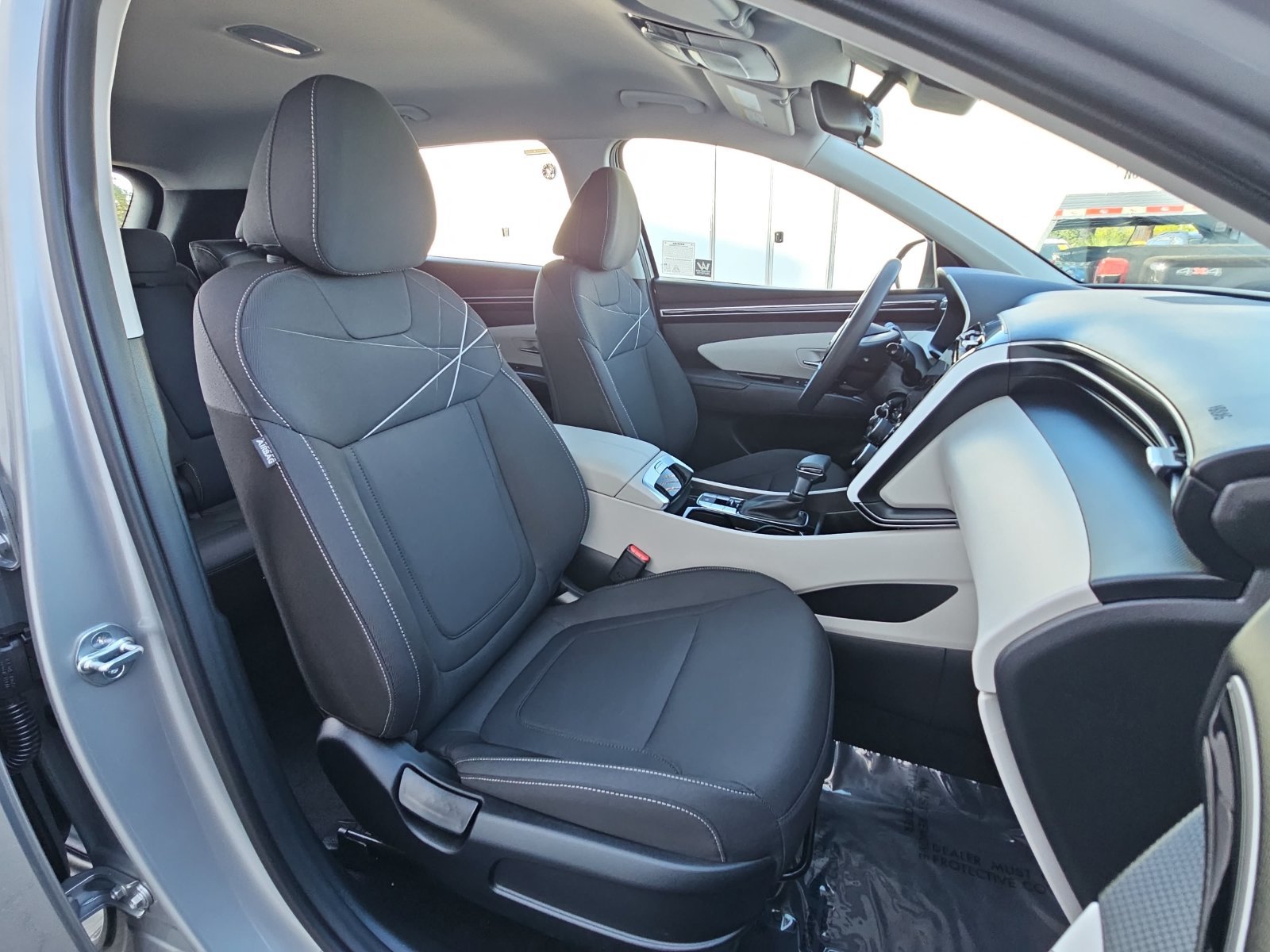 Used 2023 Hyundai Tucson SE AWD/4WD image 10