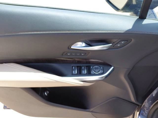 Used 2025 Cadillac XT4 Premium Luxury FWD image 27