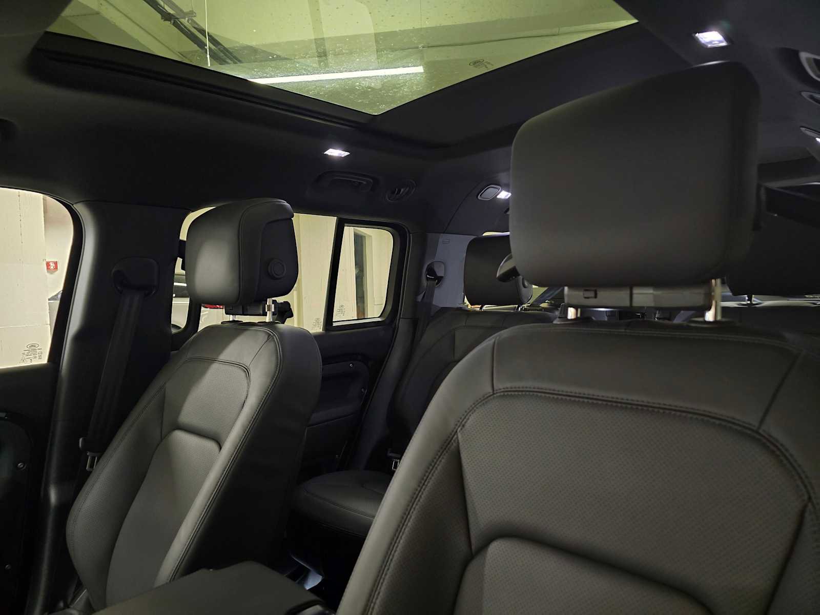 New 2026 Land Rover Defender 130 X-Dynamic SE image 23