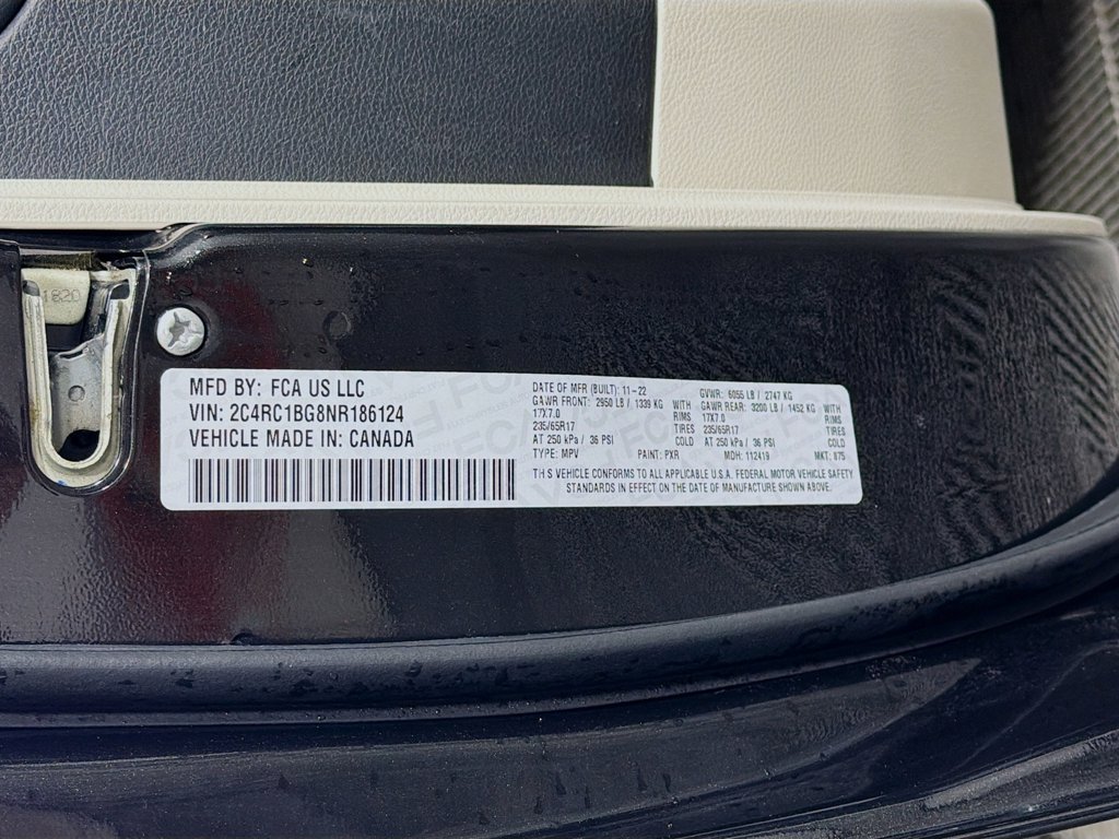 Used 2022 Chrysler Pacifica Touring-L FWD image 35