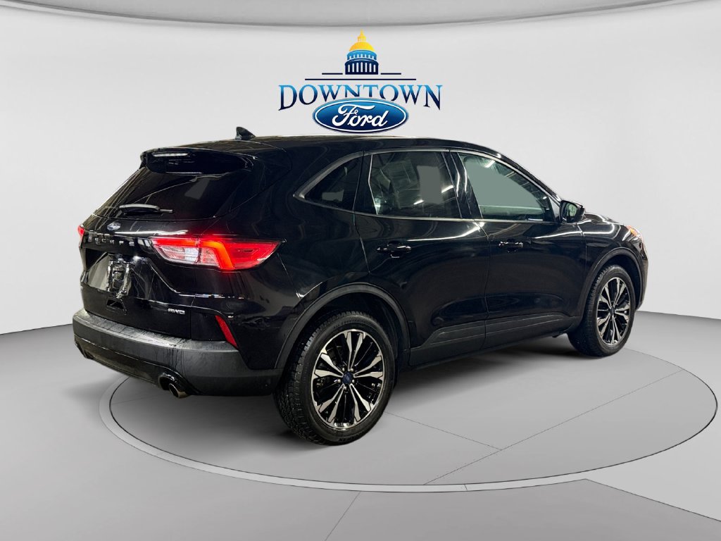 Used 2022 Ford Escape SE w/ SE Sport Appearance Package AWD/4WD image 3