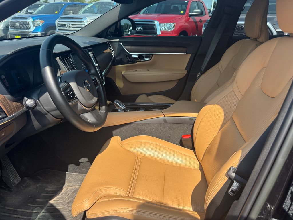 Used 2023 Volvo V90 B6 Cross Country Ultimate AWD/4WD image 3