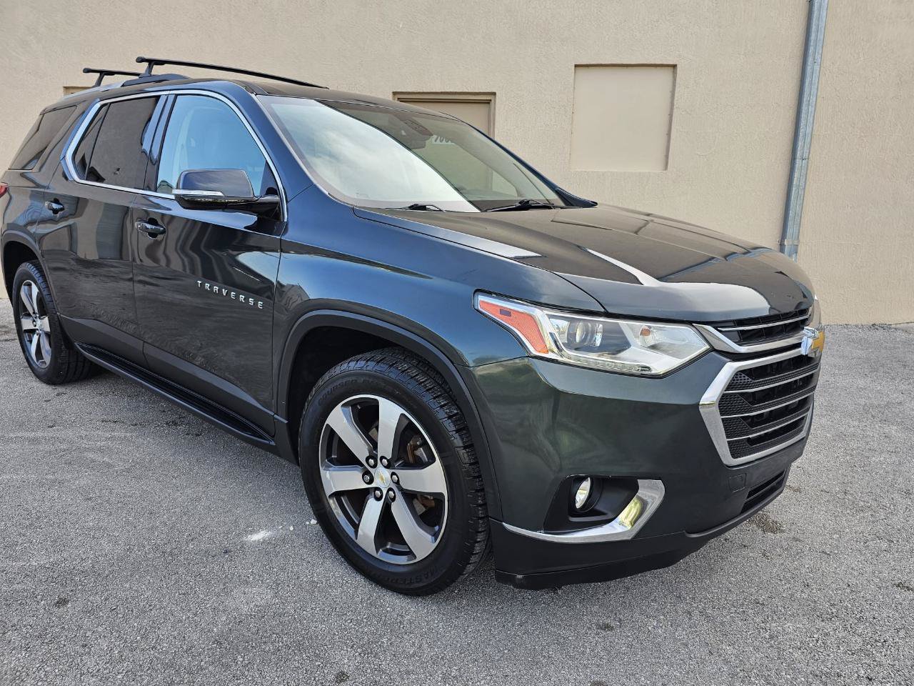 Used 2018 Chevrolet Traverse LT w/ LPO, 'HIT The Road' Package FWD image 5