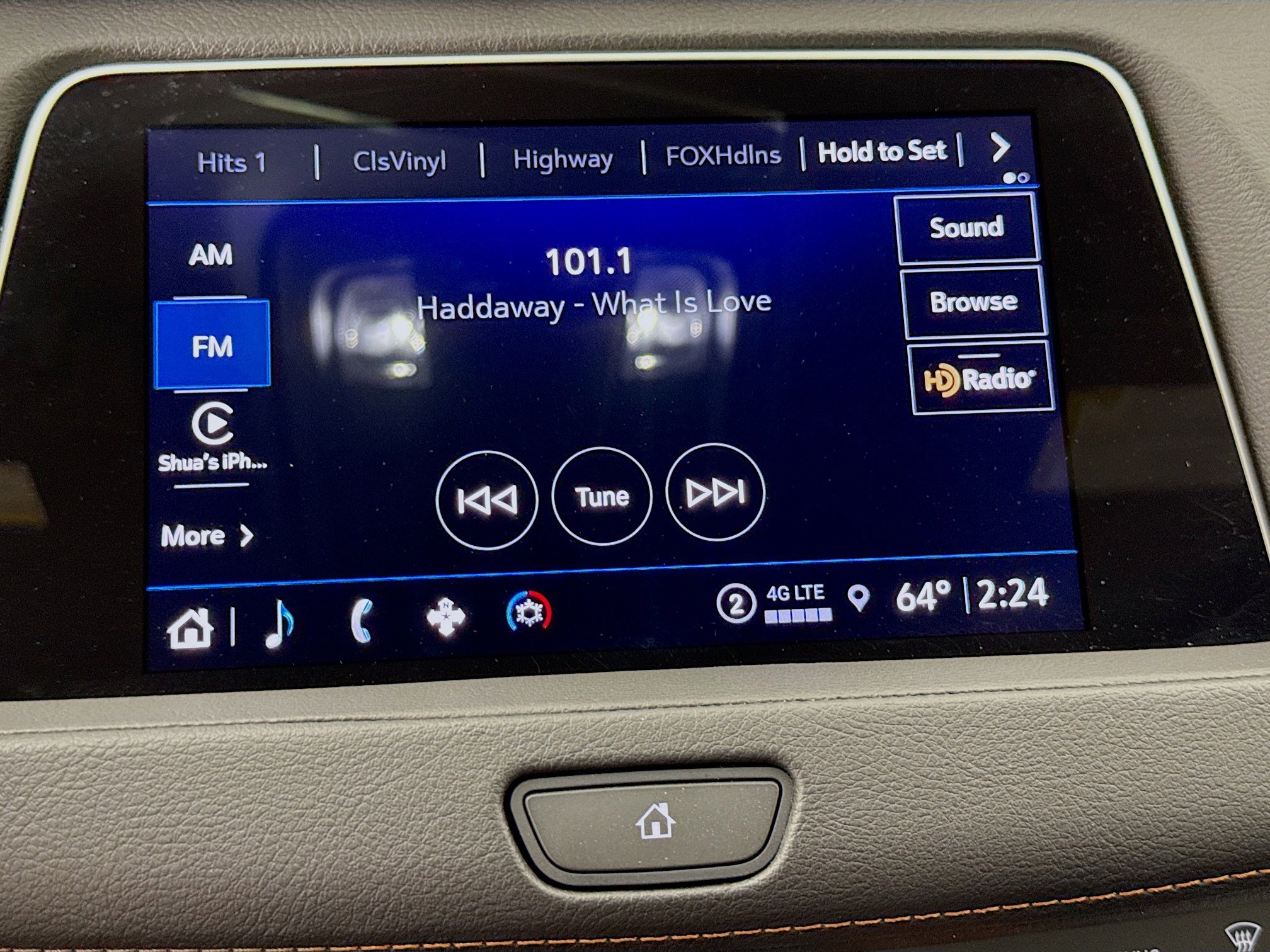 Used 2023 Cadillac XT4 Sport w/ Cold Weather Package image 15