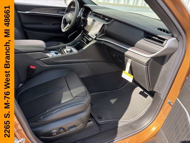 New 2026 Jeep Grand Cherokee L Limited w/ Luxury Tech Group II AWD/4WD image 45