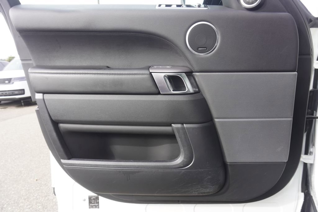 Used 2018 Land Rover Range Rover Sport HSE image 17