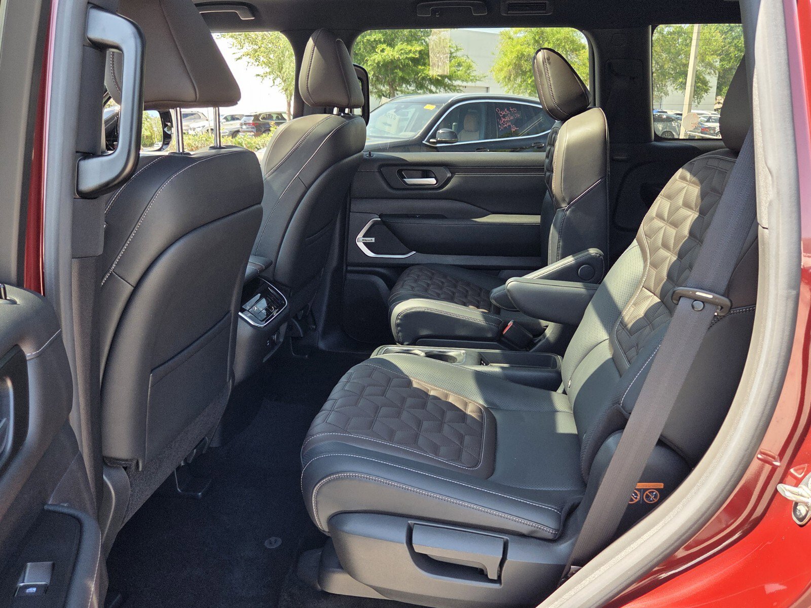 Used 2025 Nissan Armada Platinum image 12