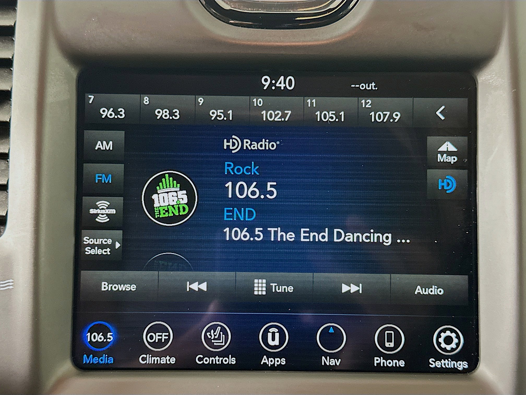 Used 2023 Chrysler 300 S image 21