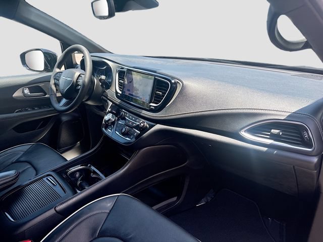 Used 2024 Chrysler Pacifica Limited w/ Uconnect Theater Family Group AWD/4WD image 33