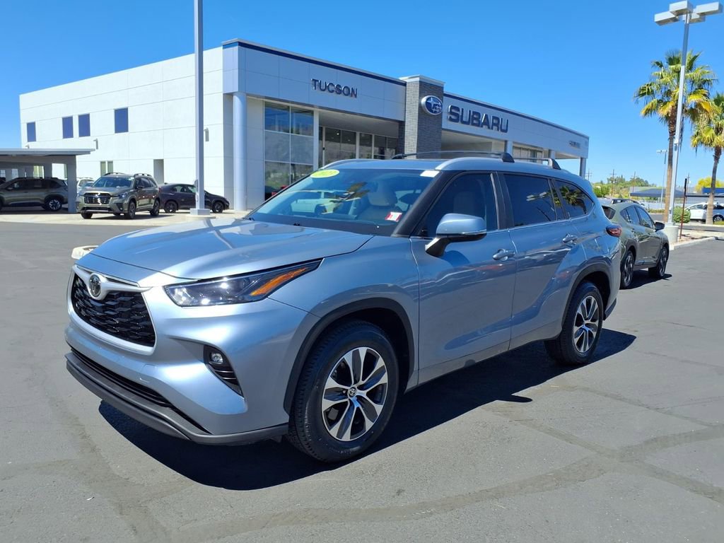Used 2023 Toyota Highlander XLE image 9