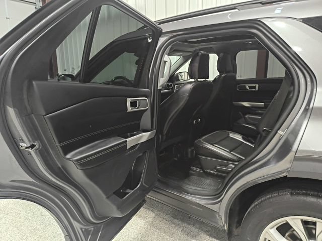 Used 2021 Ford Explorer XLT w/ Equipment Group 202A AWD/4WD image 16