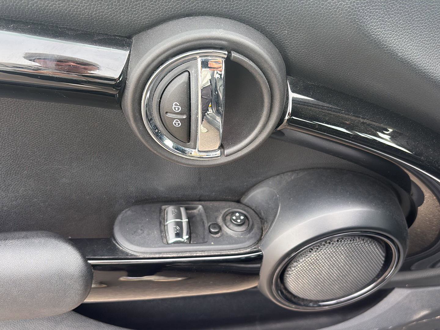 Used 2019 MINI Cooper S w/ Signature Upholstery Package image 17