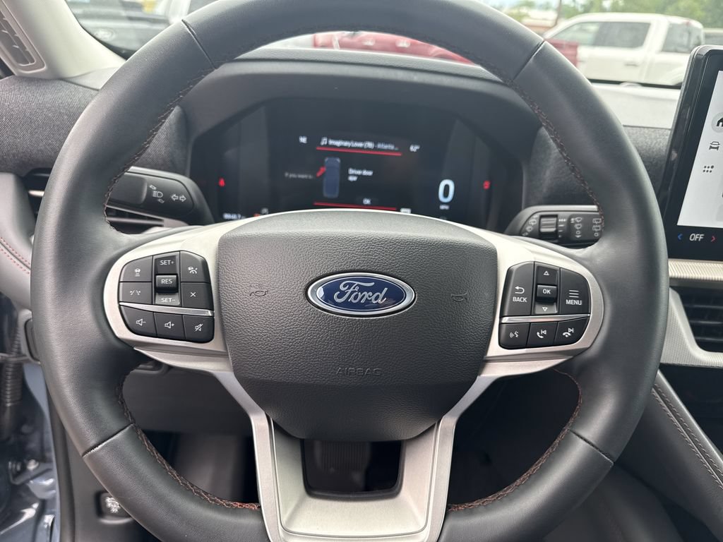 Used 2025 Ford Explorer Active AWD/4WD image 24