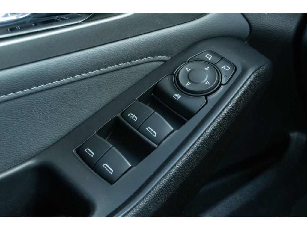 Used 2021 Chevrolet Traverse LT image 28