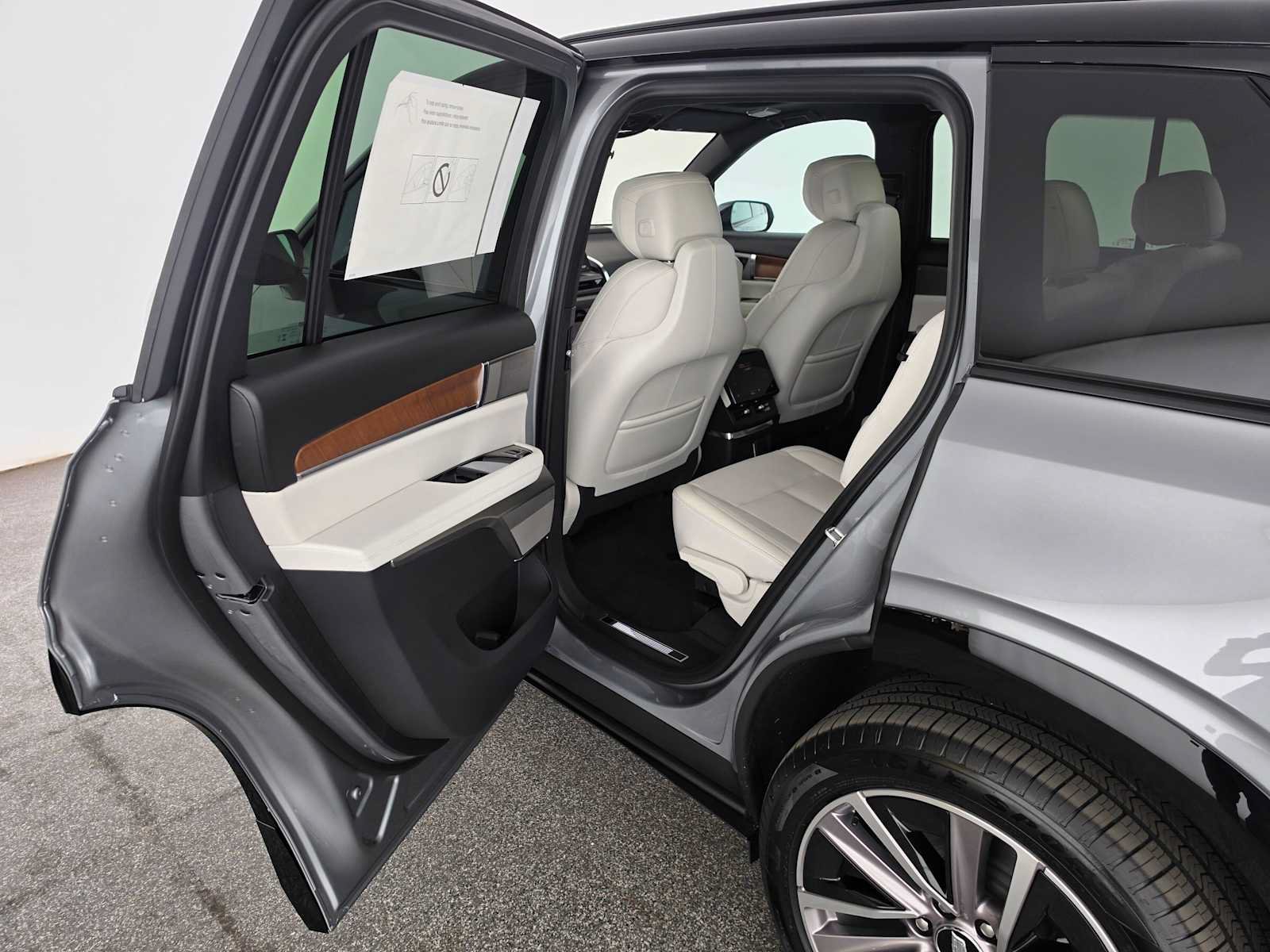 New 2027 Cadillac Vistiq Sport AWD/4WD image 17