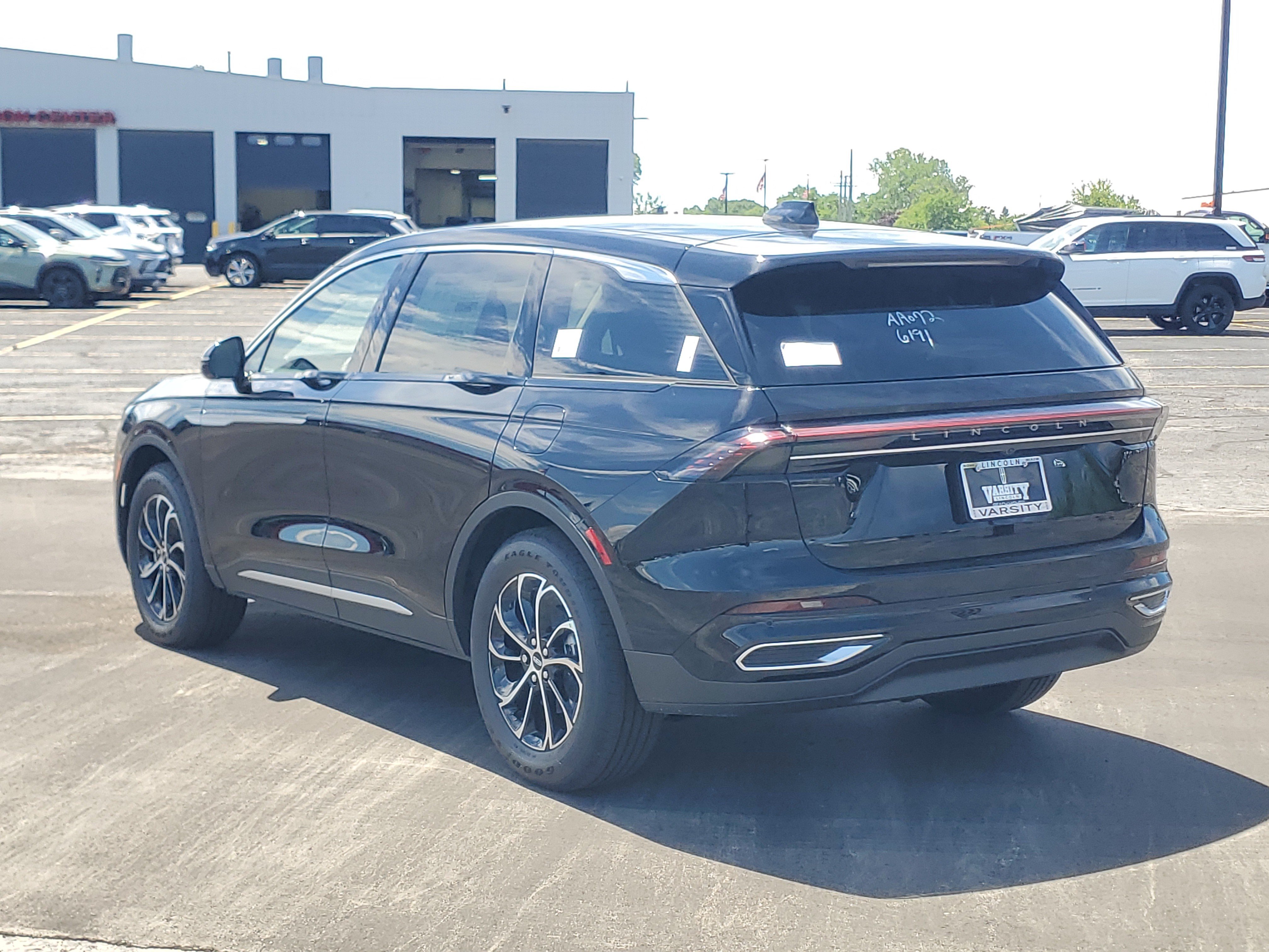 New 2026 Lincoln Nautilus Premier AWD/4WD image 3