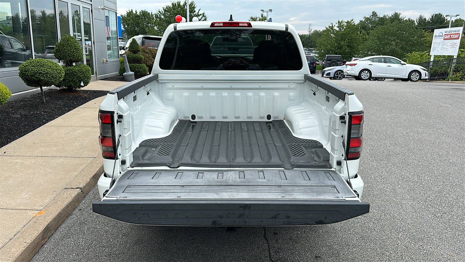 Certified 2023 Nissan Frontier SV w/ Tow Package AWD/4WD image 6