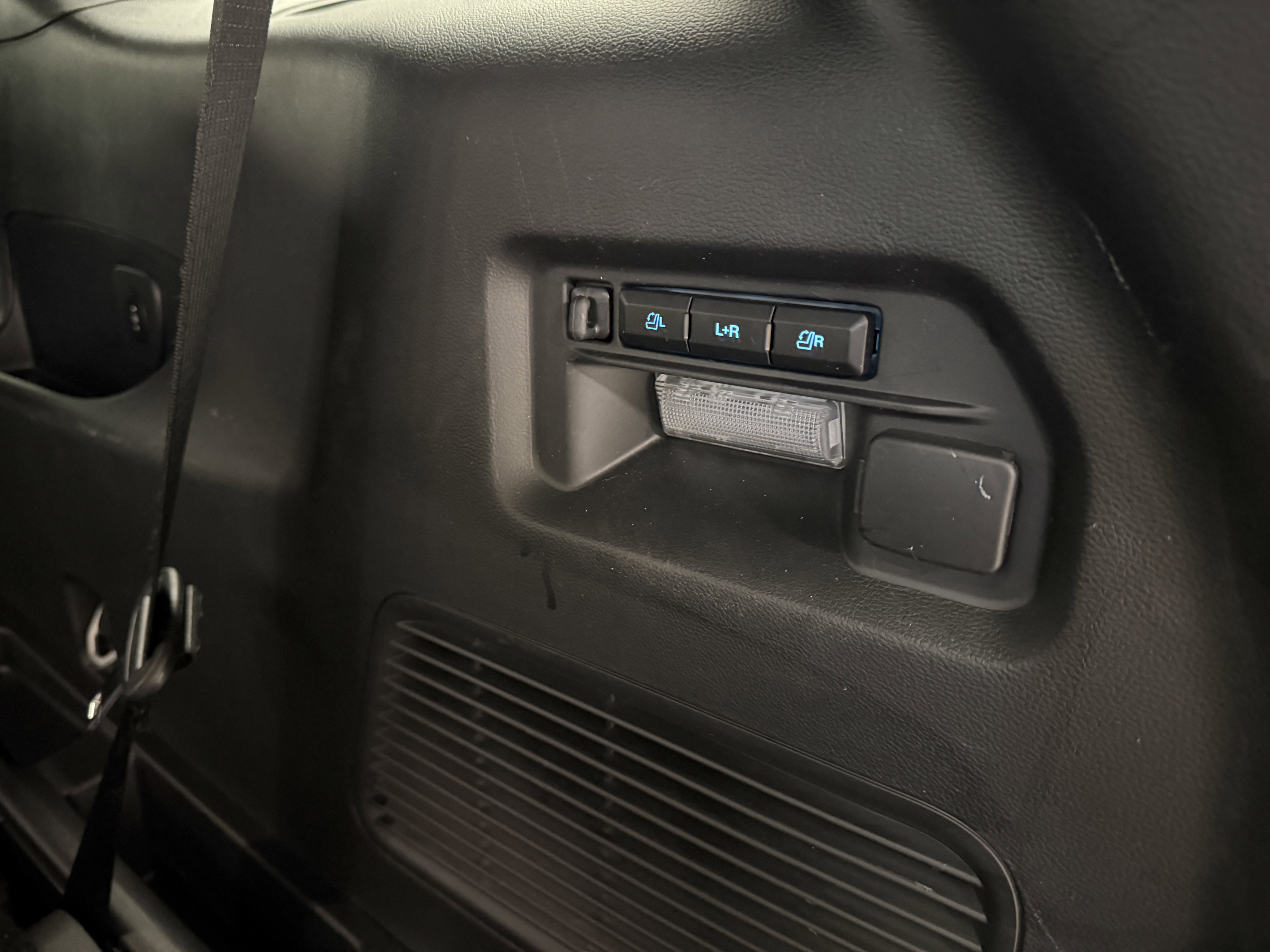 Used 2025 Ford Explorer ST image 31