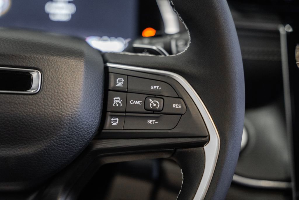 New 2025 Jeep Grand Cherokee Altitude image 26