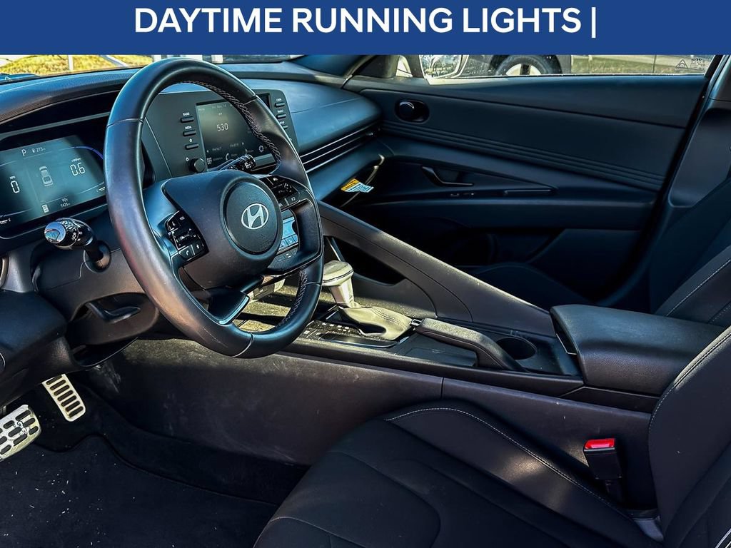 Used 2025 Hyundai Elantra Sport FWD image 16