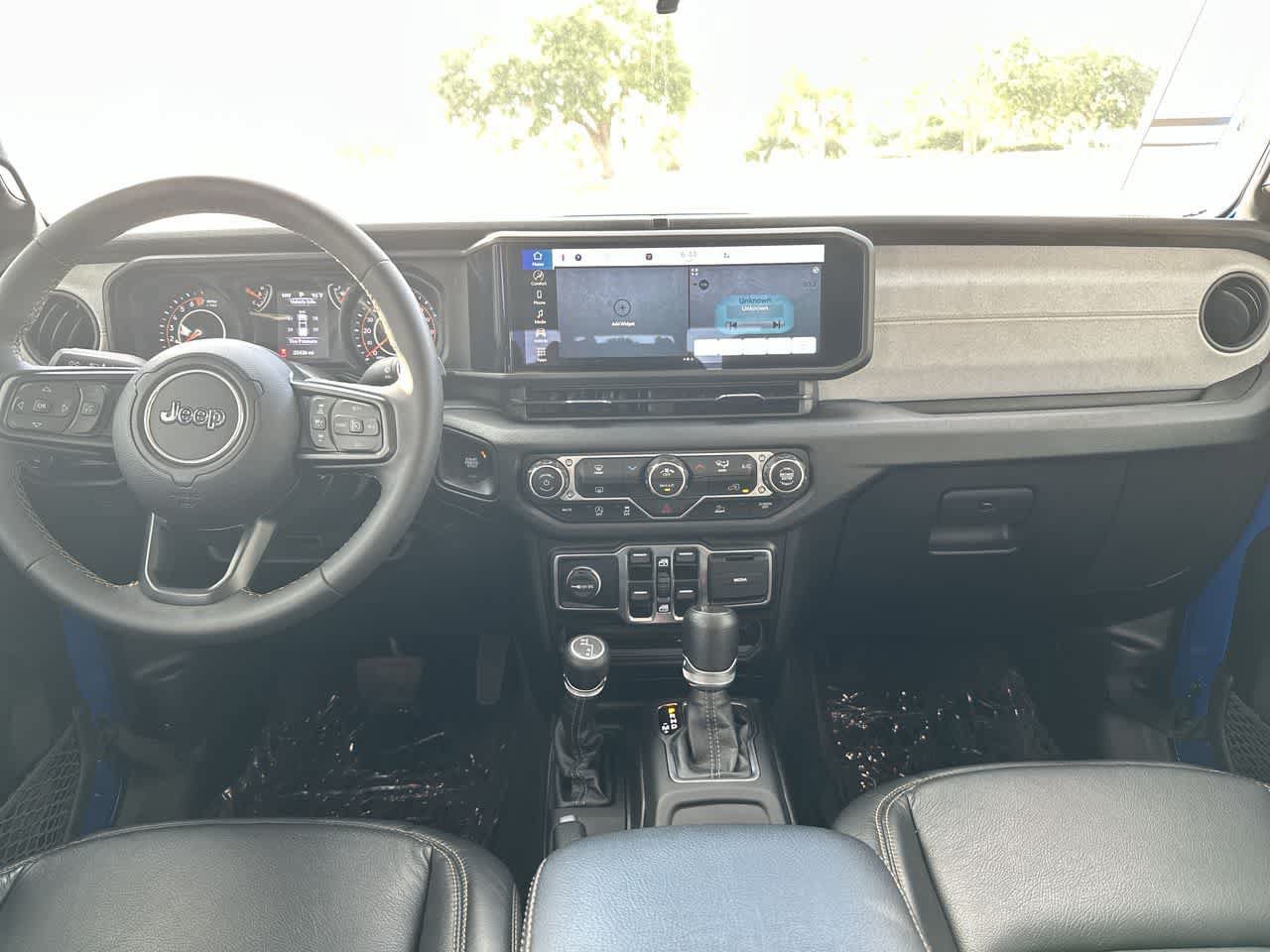 Certified 2024 Jeep Gladiator Sport AWD/4WD image 17