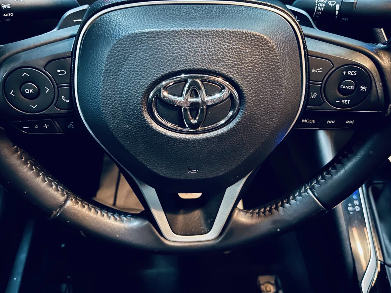 Used 2020 Toyota Corolla SE w/ SE Premium Package FWD image 37
