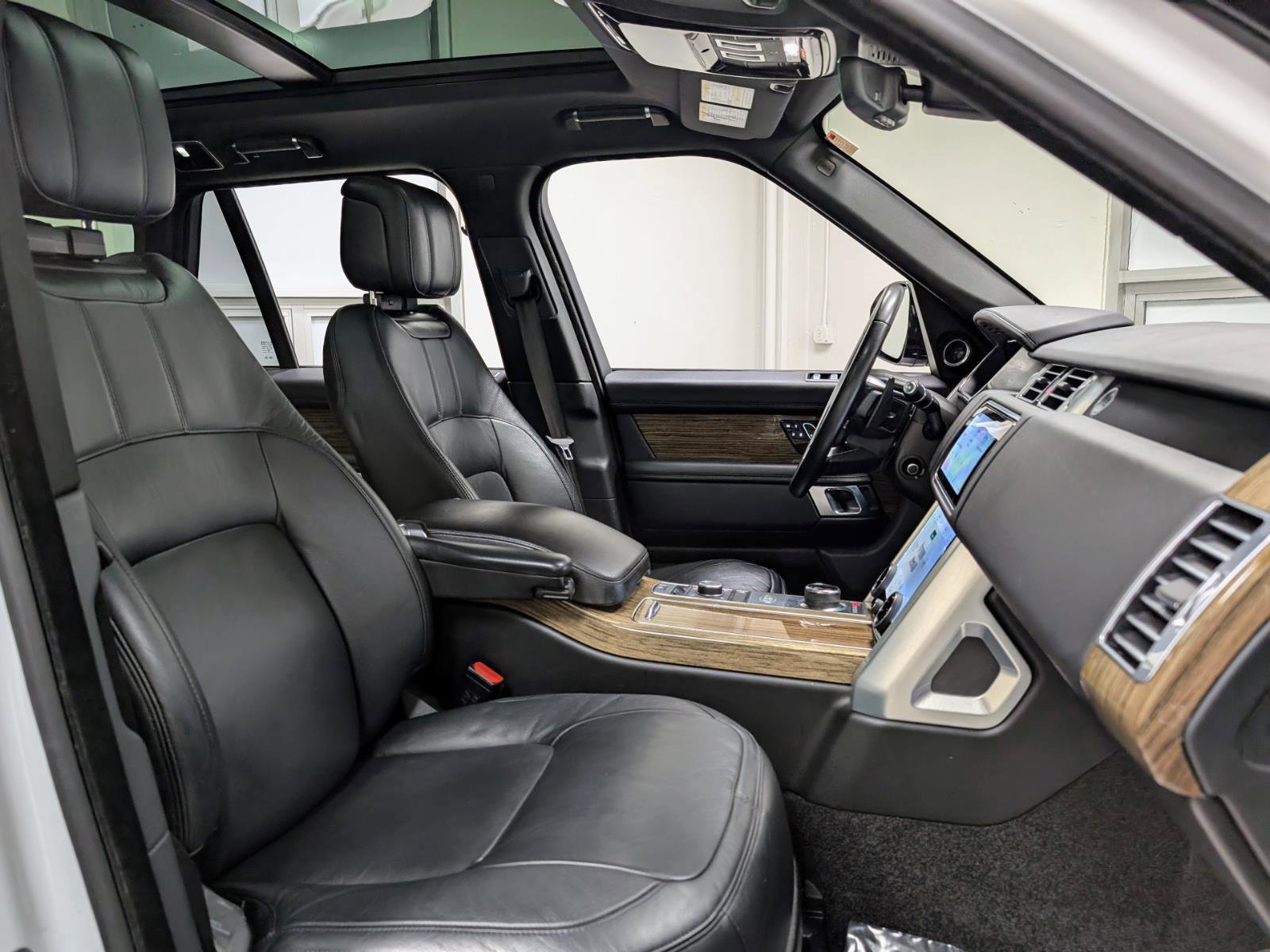 Used 2019 Land Rover Range Rover AWD/4WD image 23
