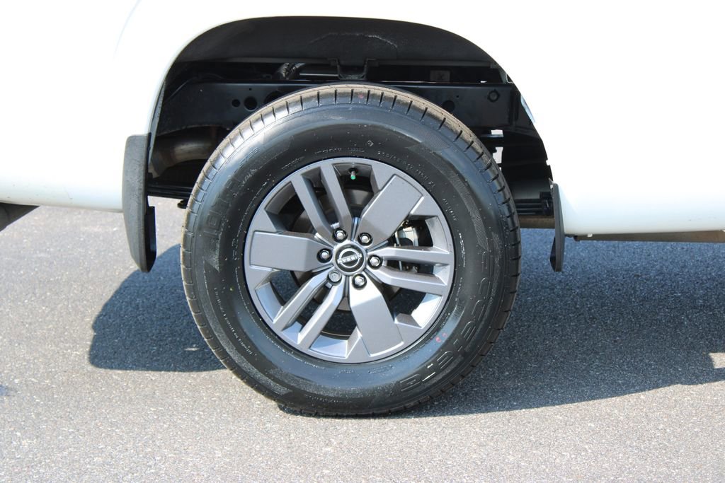 Used 2025 Nissan Frontier SV image 13