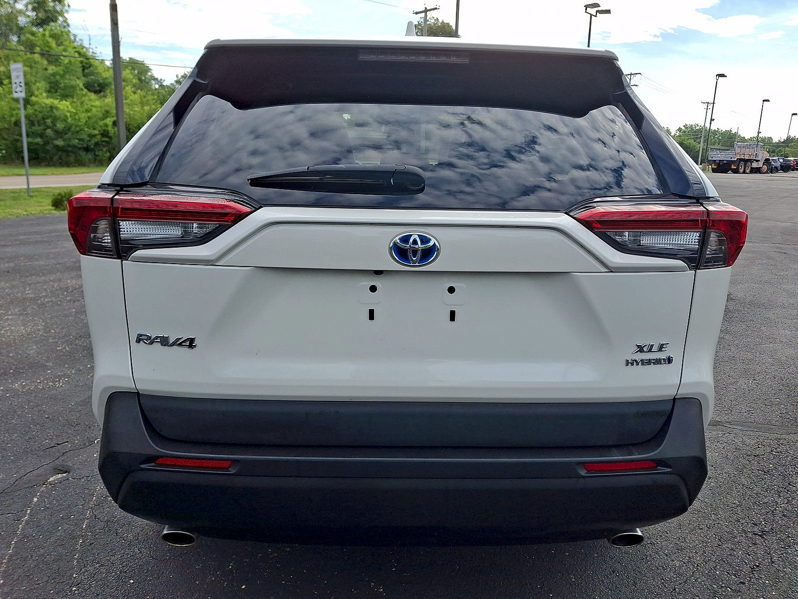 Used 2022 Toyota RAV4 XLE Premium AWD/4WD image 22