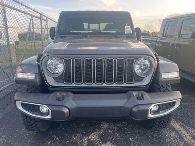 New 2025 Jeep Gladiator Sport image 2