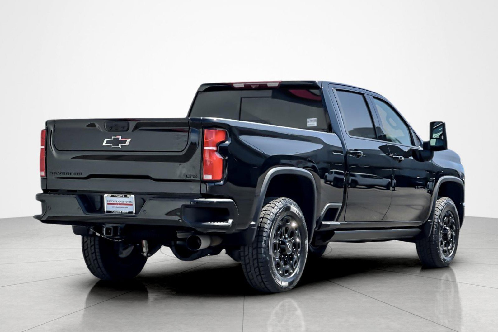 Used 2024 Chevrolet Silverado 2500 LTZ w/ LTZ Plus Package image 5