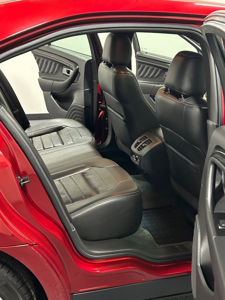 Used 2013 Ford Taurus SHO image 10