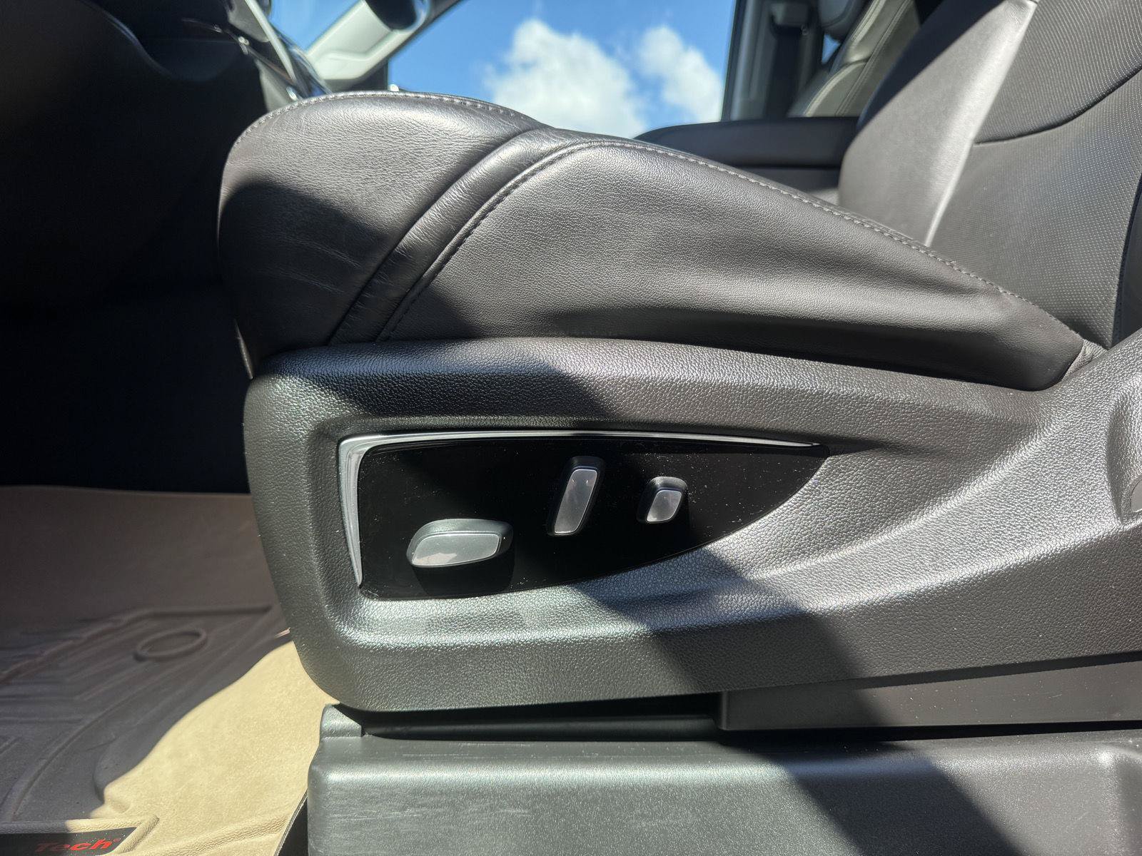 Used 2020 Cadillac Escalade ESV Luxury AWD/4WD image 18