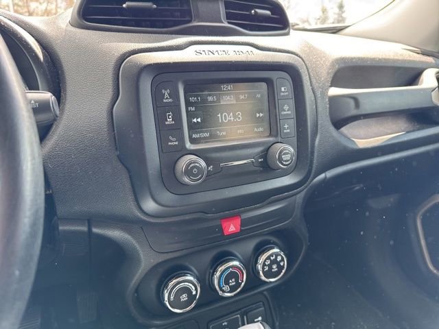 Used 2016 Jeep Renegade Latitude image 9